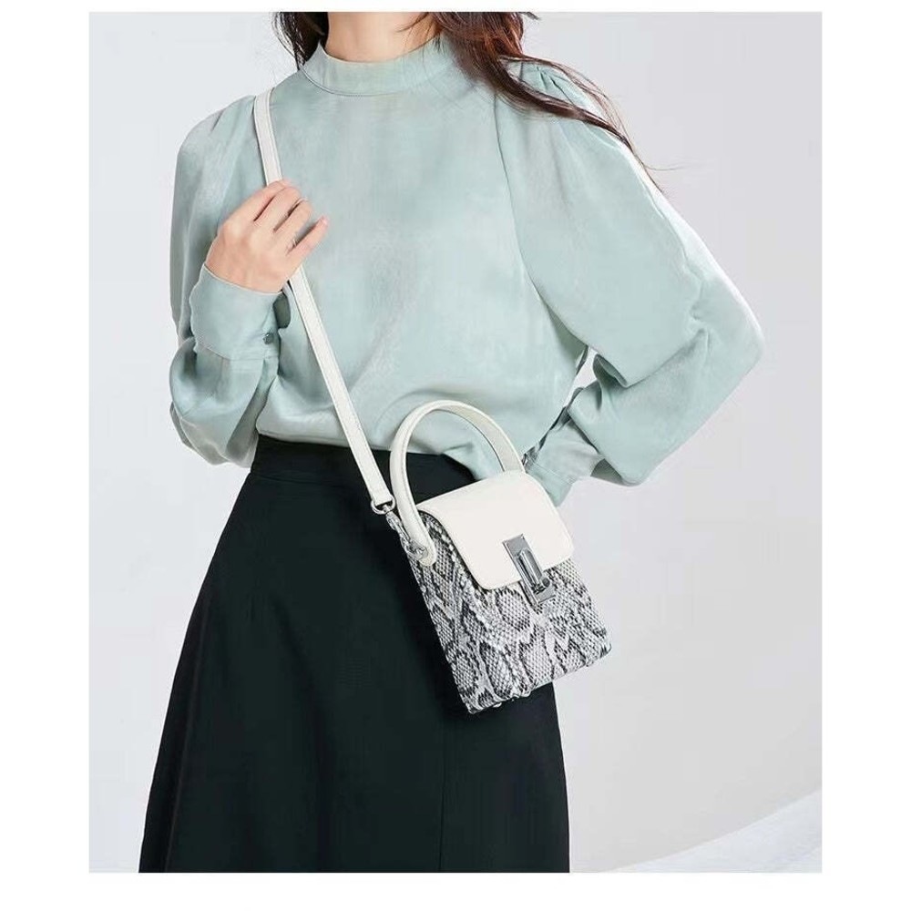 Python Mini Crossbody Ladies' Phone Holder/Mini-Shoulder Bag - Picture 4 of 6